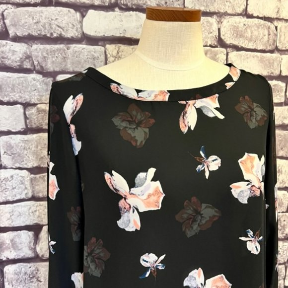 Banana Republic Sheer Long Sleeve Rounded Bottom Blouse Size M - Picture 2 of 10